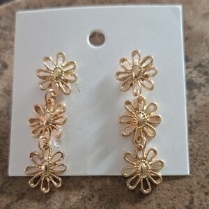 Gold Floral Drop Earrings⭐️✨️NEW ⭐️